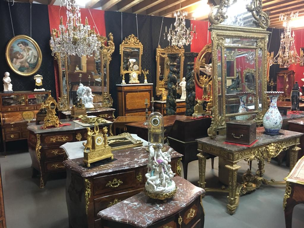 Antiquaire meubles anciens Lyon
